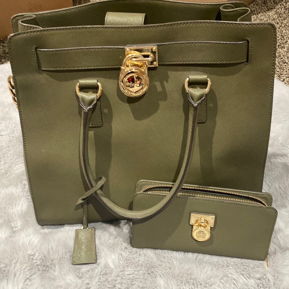 MK green purse with wallet